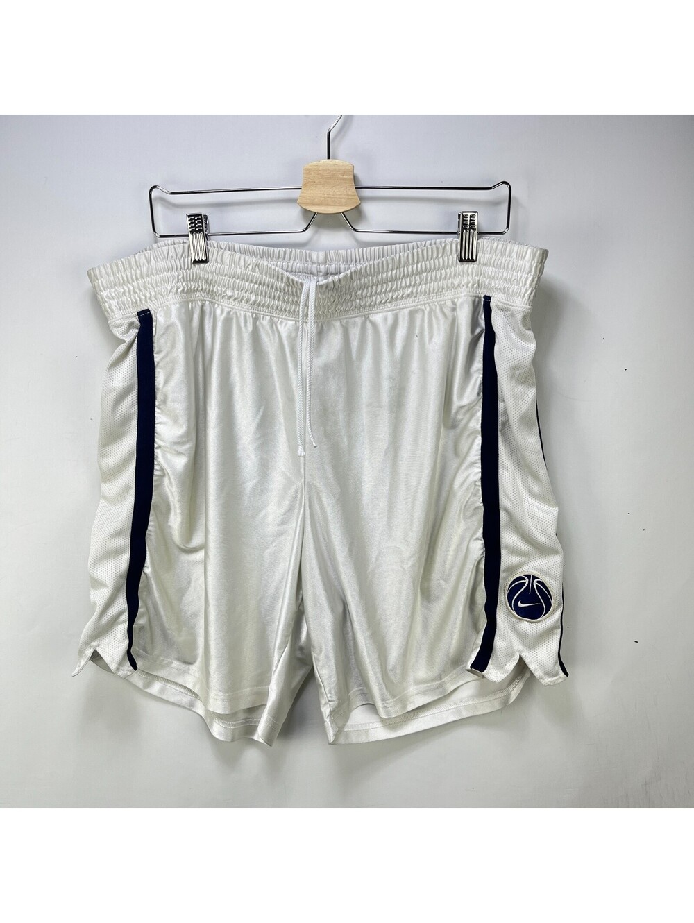 Vintage 90s Nike Swoosh Trim Basketball Logo Shorts XL